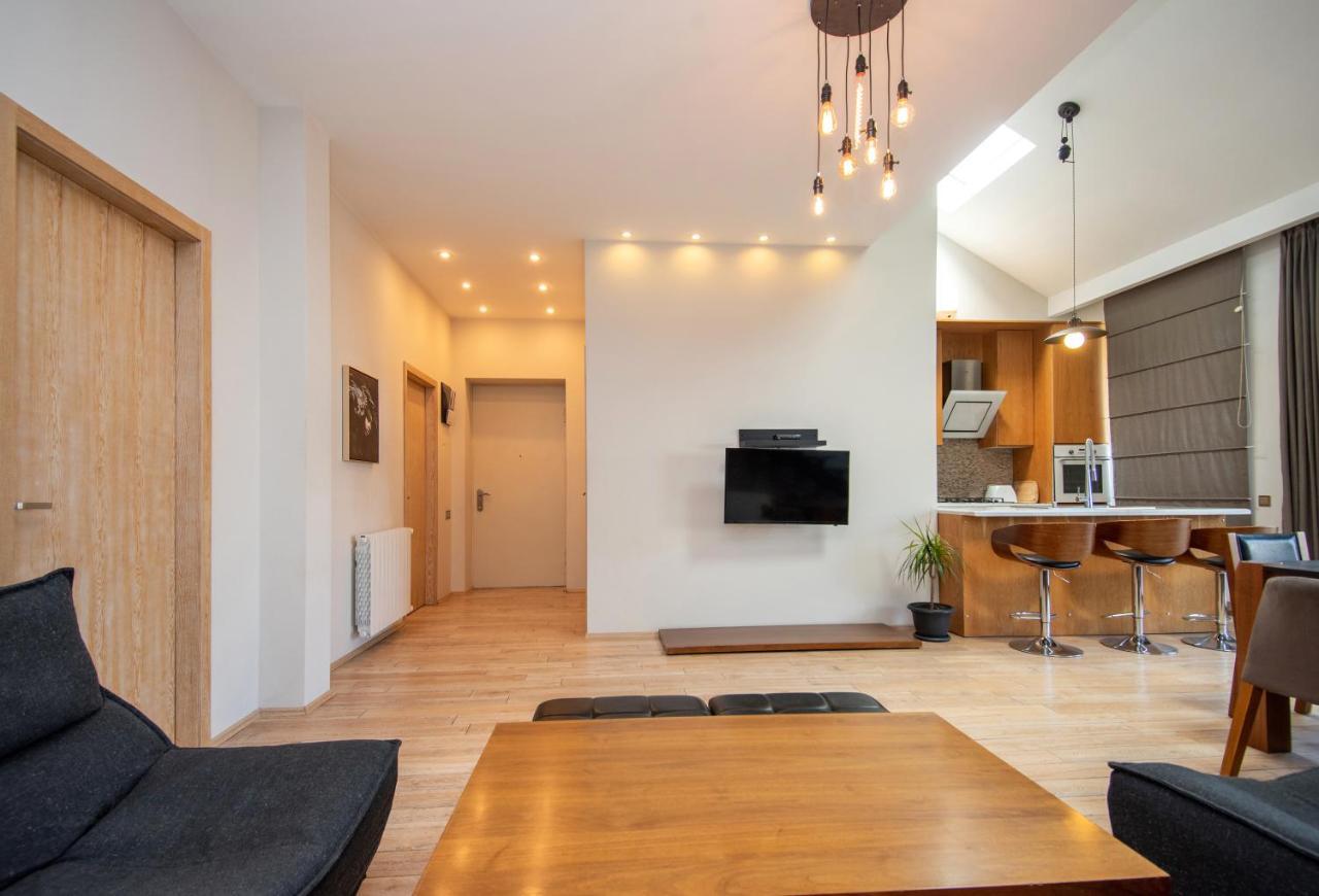 Luxury 4 Bedroom Apartment #1 In The City Center Of Tbilisi ภายนอก รูปภาพ