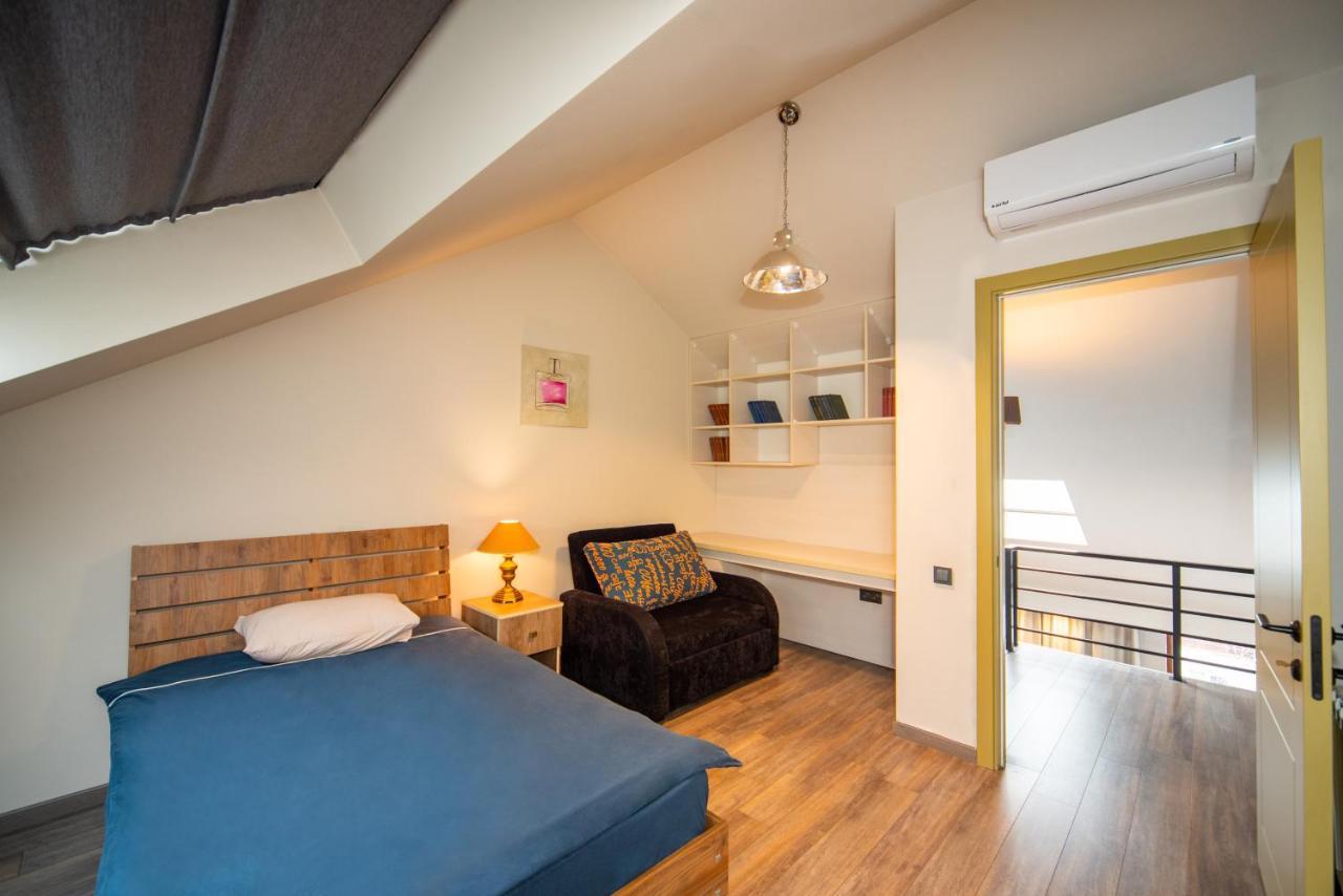Luxury 4 Bedroom Apartment #1 In The City Center Of Tbilisi ภายนอก รูปภาพ