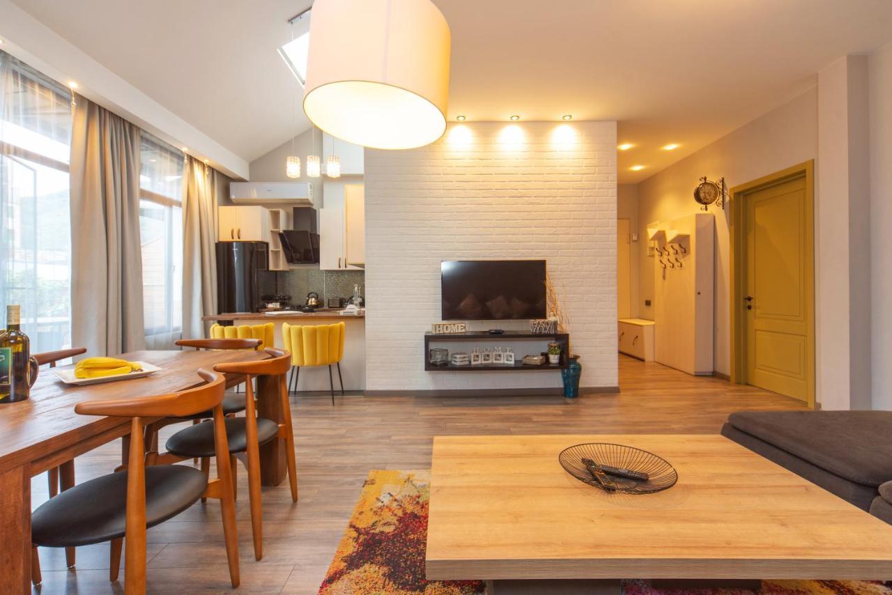 Luxury 4 Bedroom Apartment #1 In The City Center Of Tbilisi ภายนอก รูปภาพ
