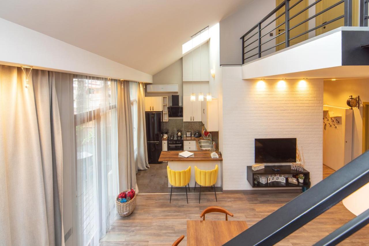 Luxury 4 Bedroom Apartment #1 In The City Center Of Tbilisi ภายนอก รูปภาพ