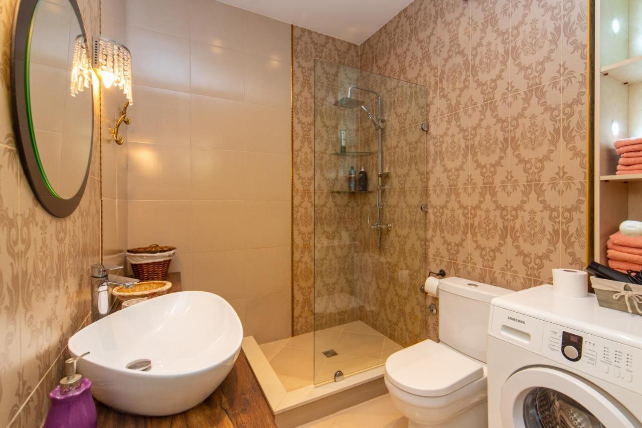 Luxury 4 Bedroom Apartment #1 In The City Center Of Tbilisi ภายนอก รูปภาพ